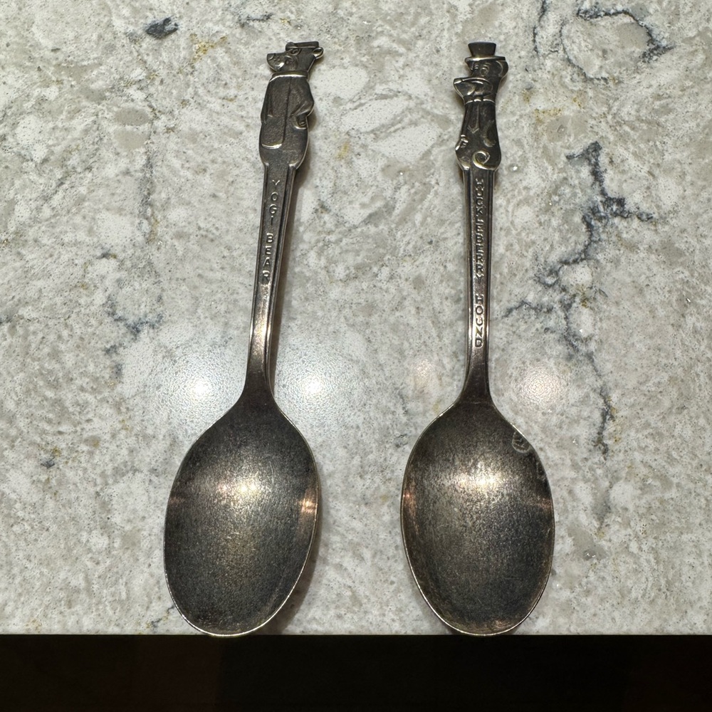 Vintage Yogi Bear & Huckleberry Hound spoon set.